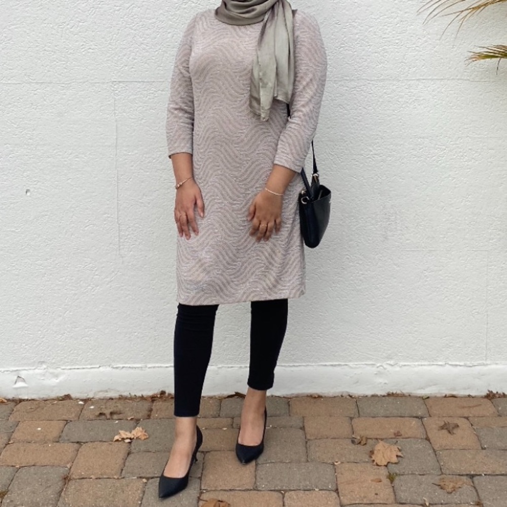 Jessica Howard | Sparkly Beige Knee Length Dress